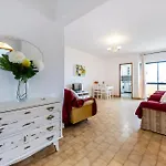 Sunny Apartments, Da Rocha *