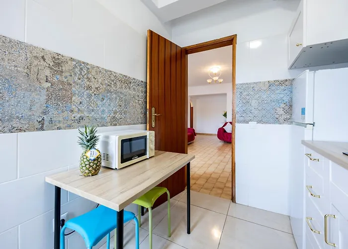 Sunny Apartments, Da Rocha