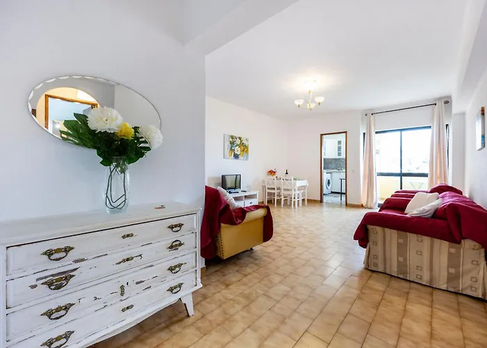 Sunny Apartments, Da Rocha *